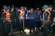 PM inspects flood response in Hanoi’s riverside areas overnight